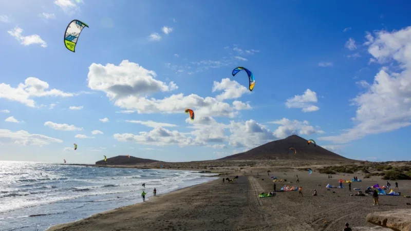 El Medano: Un vibrante pueblo costero centrado en el surf en Tenerife