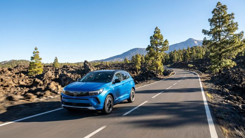 Reseña de Conducción del Opel Grandland Hybrid en Tenerife